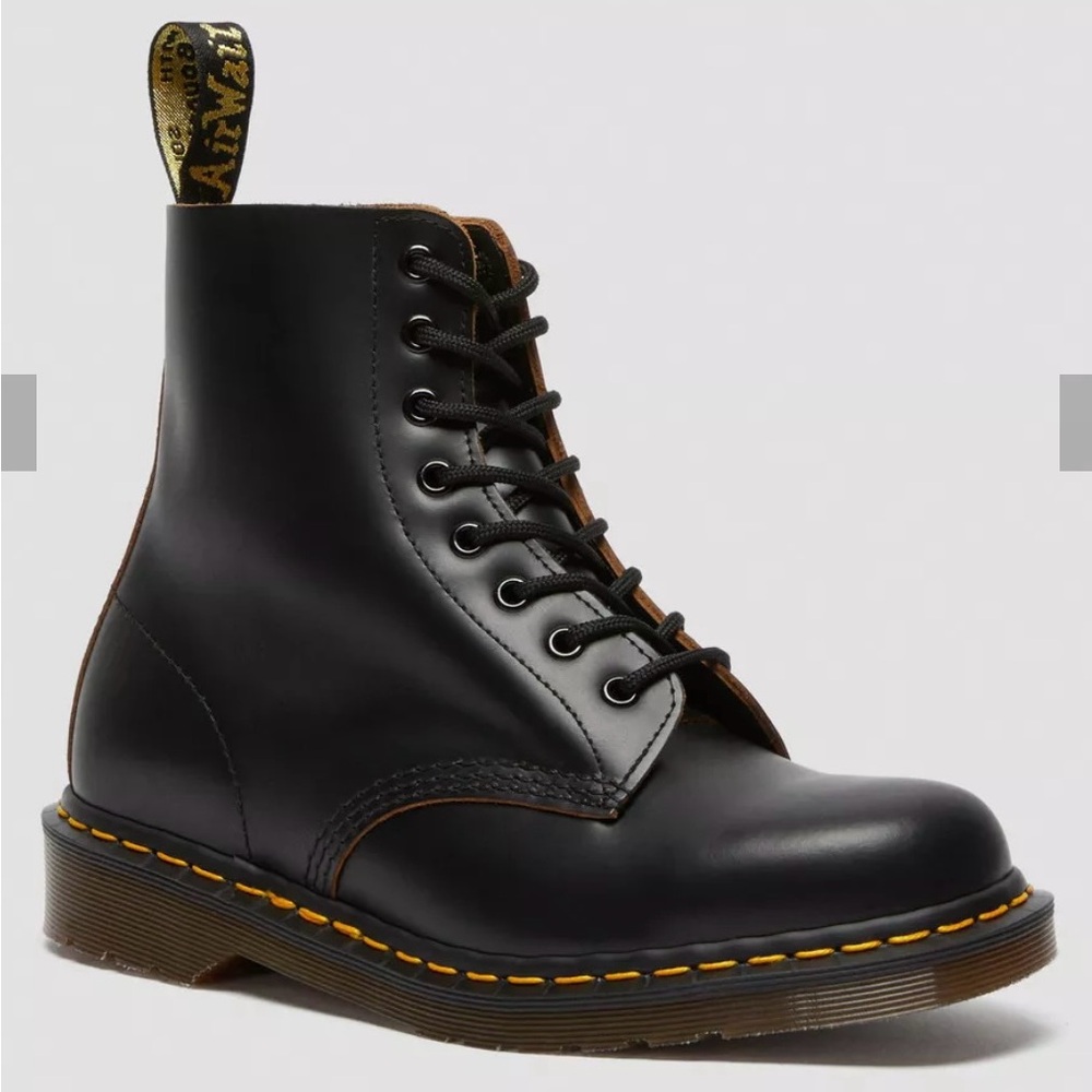 Dr. Martens Vintage 1460 boots  women’s US 7 (made in England )